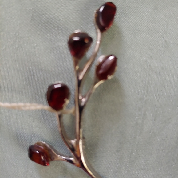 Vtg The House of Bennett Garnet Leaf Brooch - Picture 5 of 5